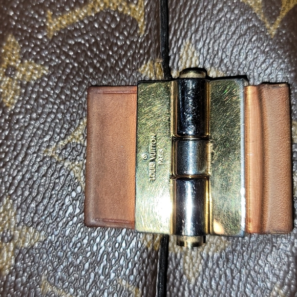 Authentic Louis Vuitton wallet - Picture 3 of 13